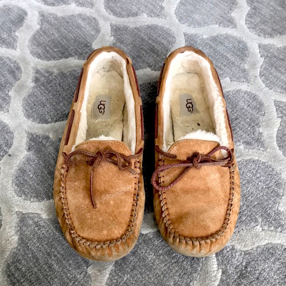 ✨UGGS SLIPPERS✨